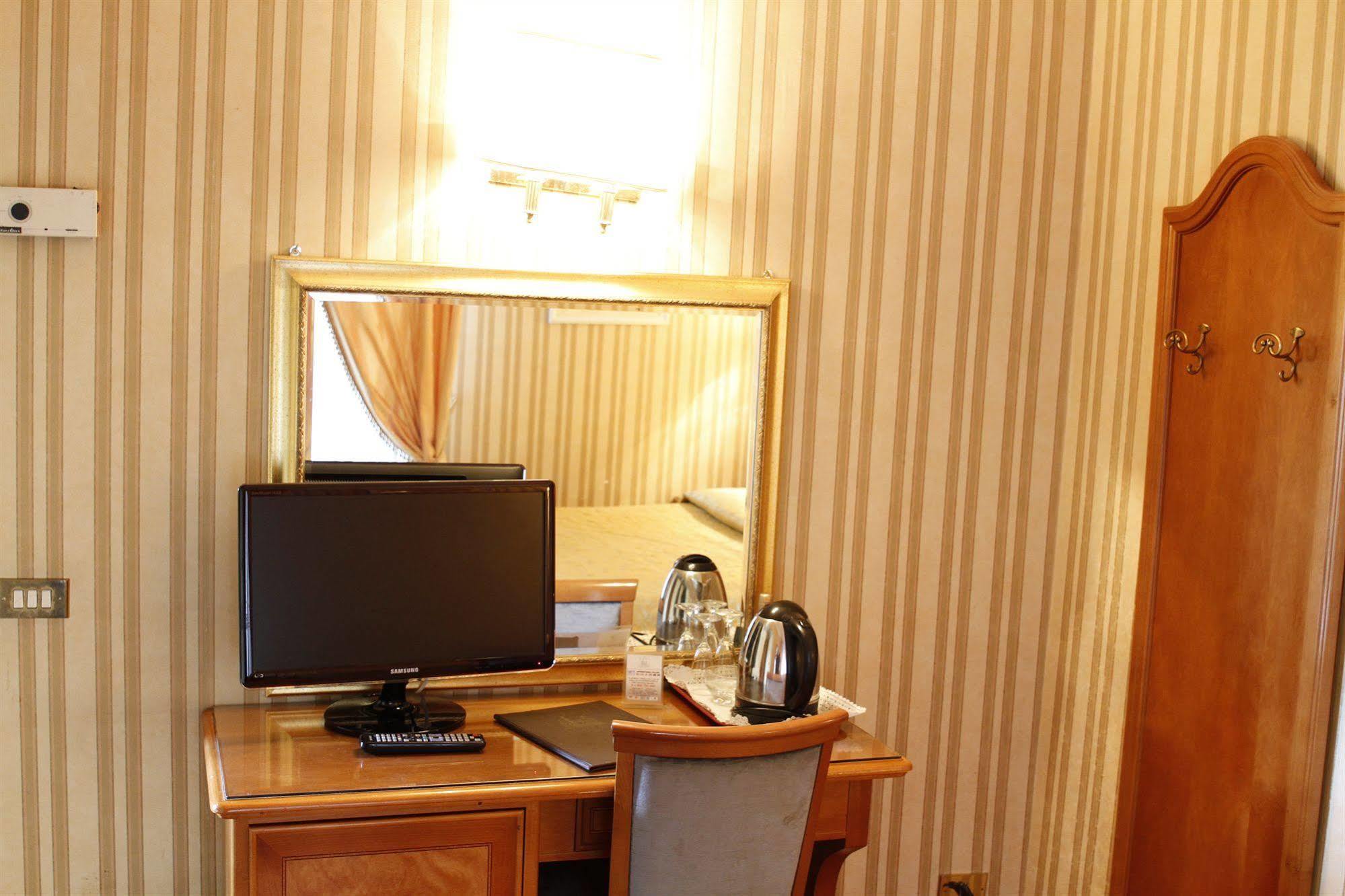 Hotel Viminale Рим Екстериор снимка